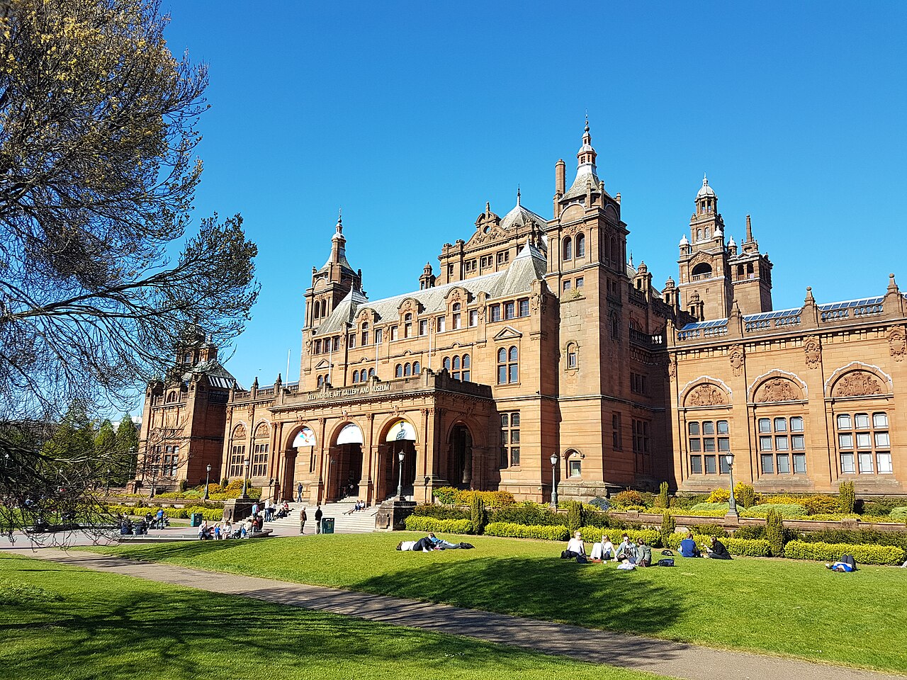 The red sandstone front of Kelvingrove Art Gallery and Museum in Glasgow.